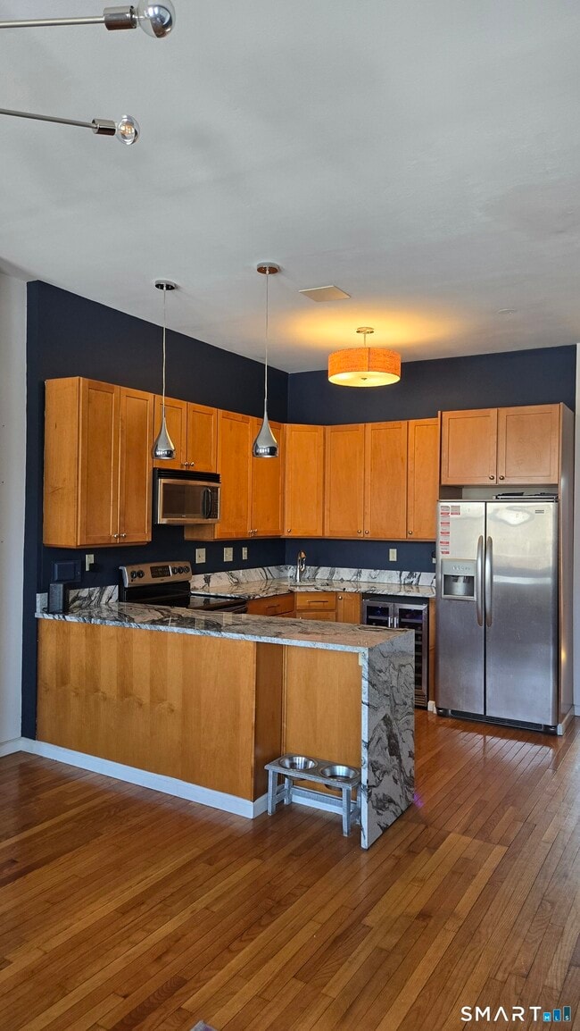 Building Photo - 556 Chapel St