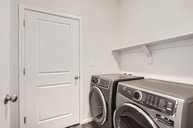 Building Photo - 2060 Autumn Moon Dr