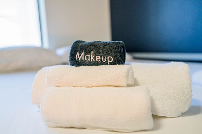 Building Photo - 333 E Roosevelt St