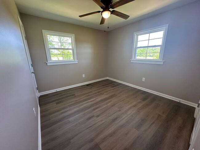 Building Photo - Newly Renovated Home in Shelbyville - 30 m...