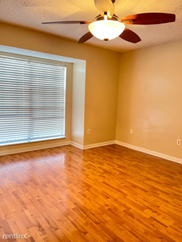 Building Photo - 2 br, 2.5 bath Townhome - 275 Bracewell Dr