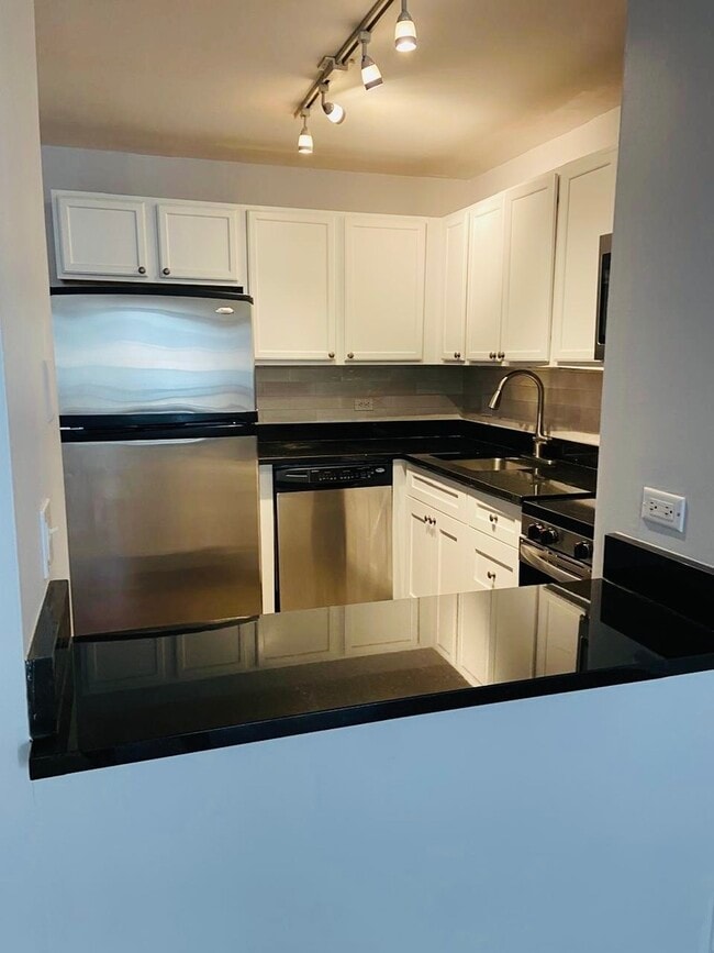 Building Photo - 222 E Pearson St