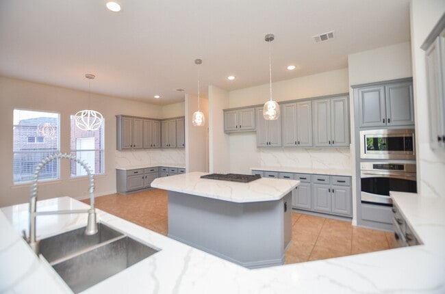 Building Photo - 4315 Village Forest Dr