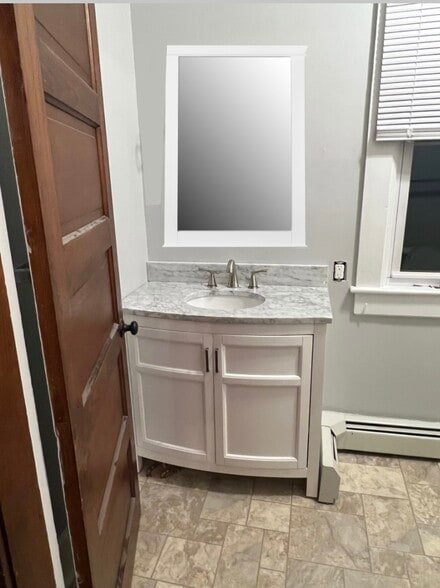 Downstairs bath w full tub/shower - 8 Grove St