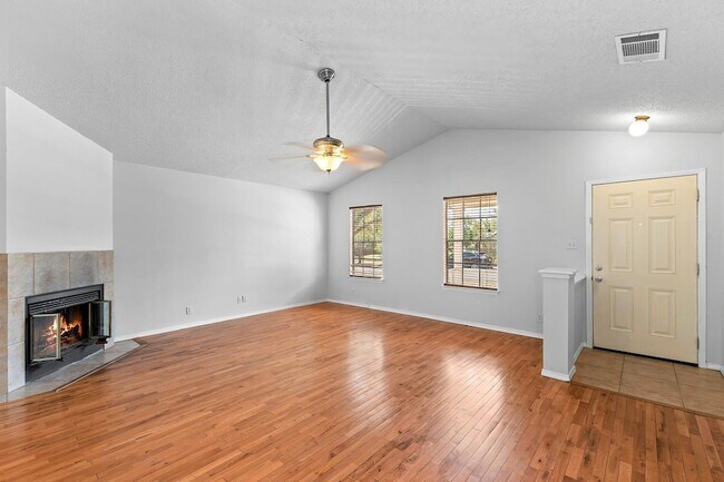 Building Photo - 607 Russet Valley Dr