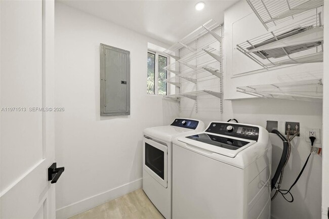 Building Photo - 3166 Royal Palm Ave