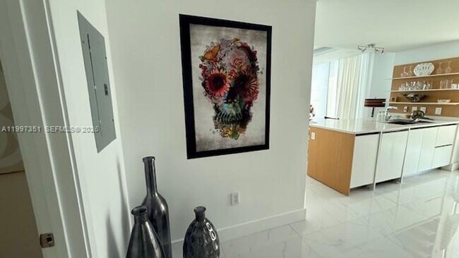 Building Photo - 460 NE 28th St