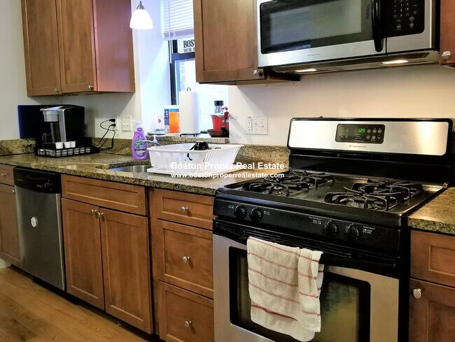 Primary Photo - 64 Louis Prang St