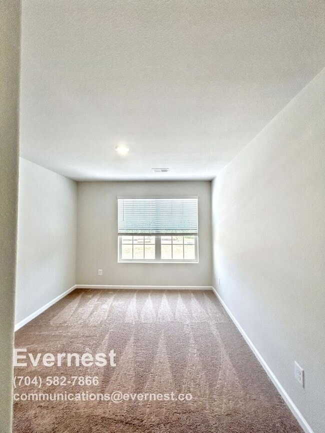 Building Photo - 2160 Willow Gln Dr