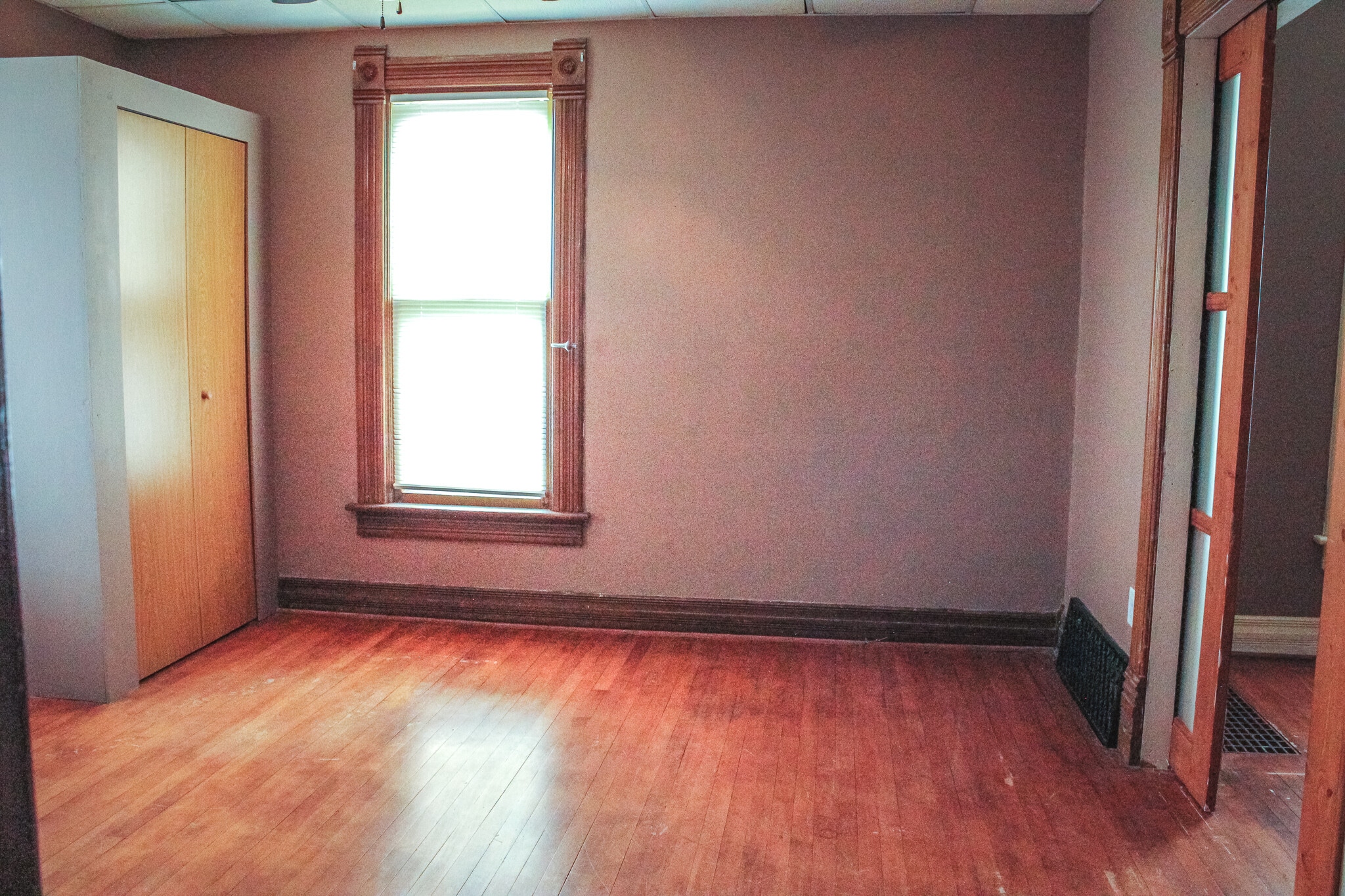 Building Photo - 610 N Chestnut