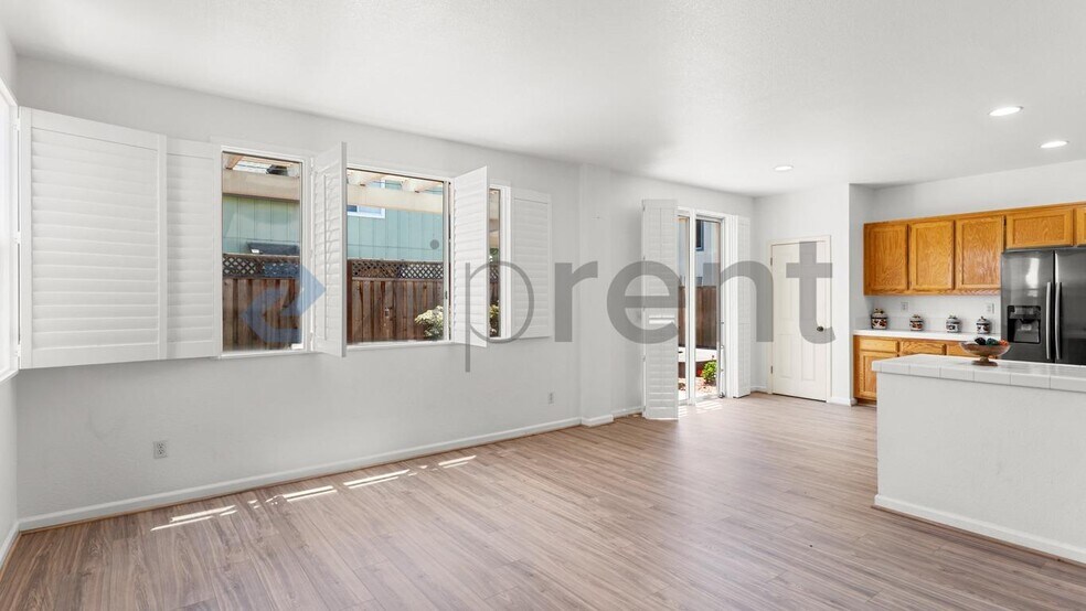 Building Photo - Unit