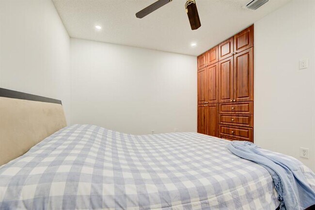 Building Photo - 724 NW 155th Terrace