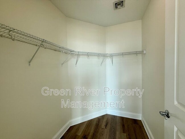 Building Photo - 1431 Riverplace Blvd