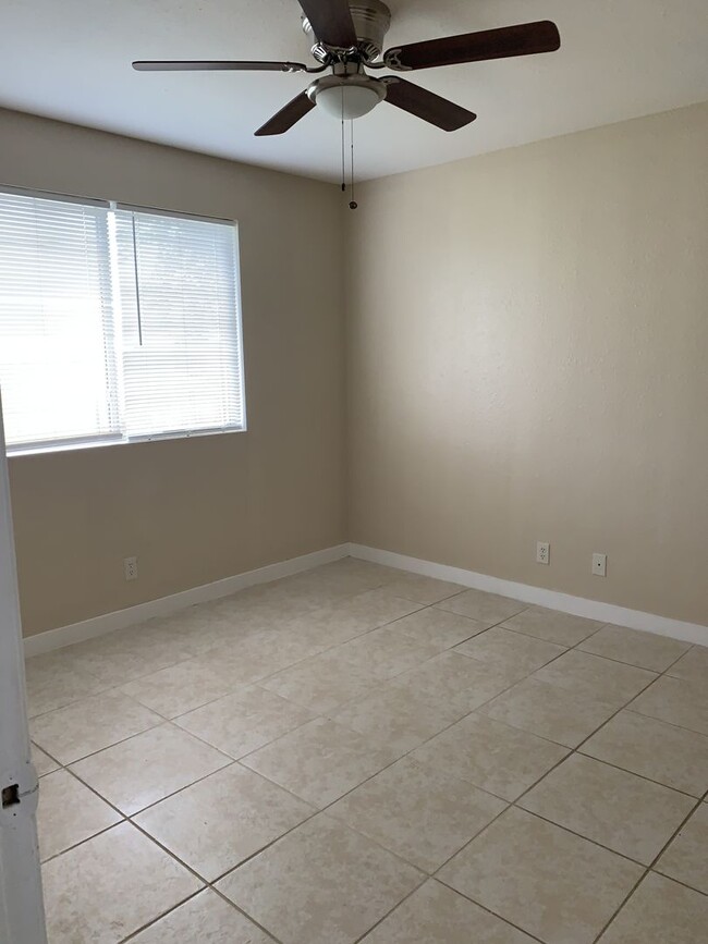 Building Photo - Newly refreshed spacious 2bedrooms,2 baths duplex in Eagle Lake, TX.