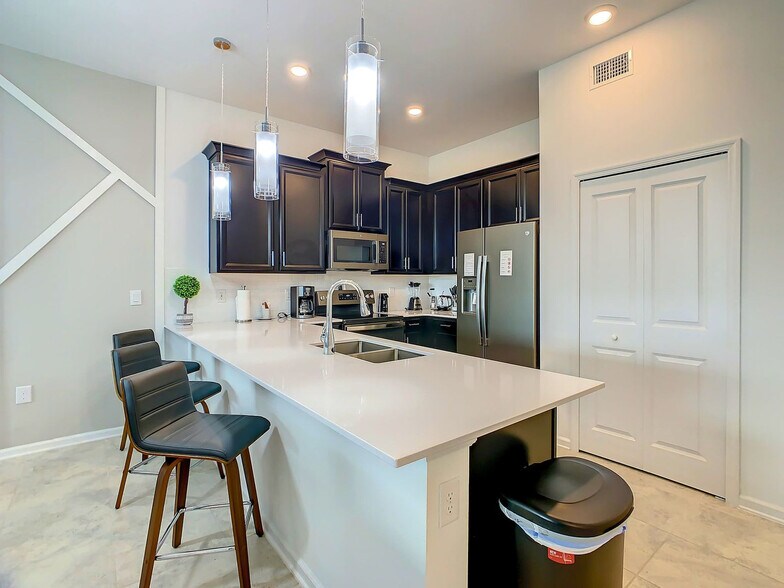 Building Photo - 9338 Sommerset Hills Dr