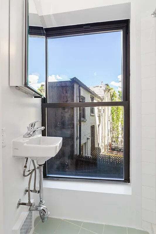 Building Photo - 117 Perry St