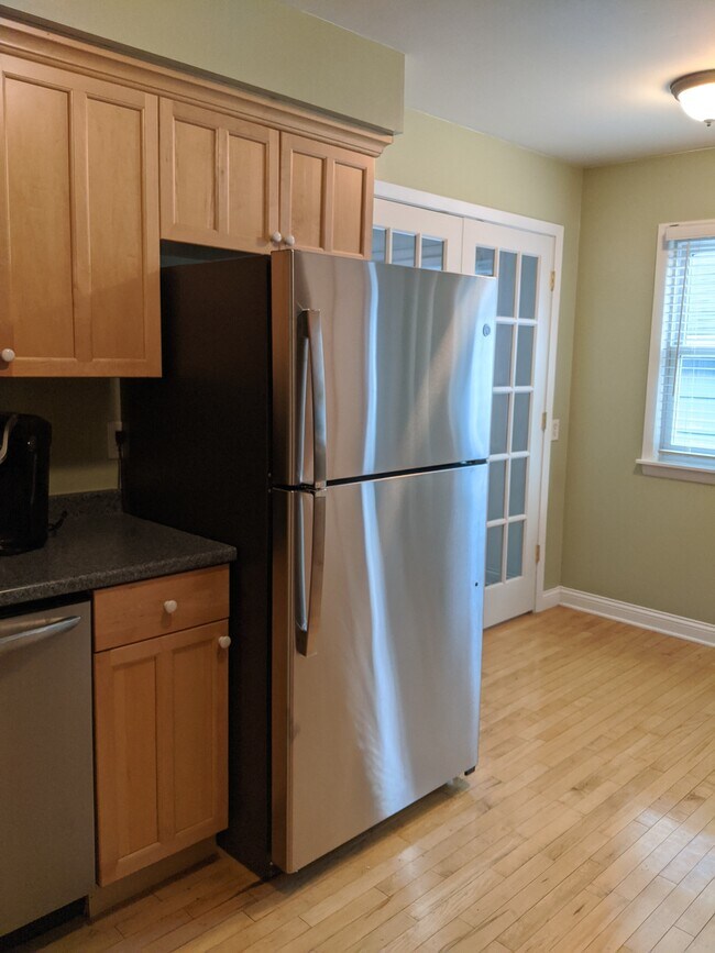 kitchen - 2114 Grand Ave S