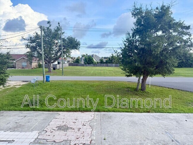 Building Photo - 506 11th St N