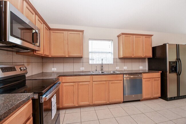 Building Photo - 18006 Willow Cliff Ln