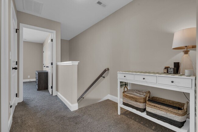 Building Photo - Pet Friendly Two Bedroom!