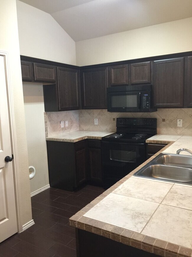 Building Photo - Gorgeous duplex for rent in Mansfield!