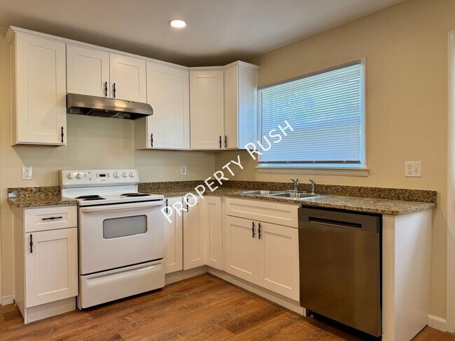 Building Photo - 177-179-179 Hargrave Rd