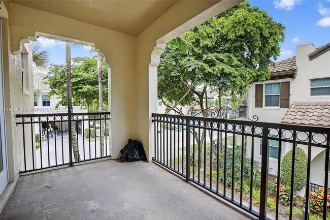Building Photo - 2938 St Thomas Dr