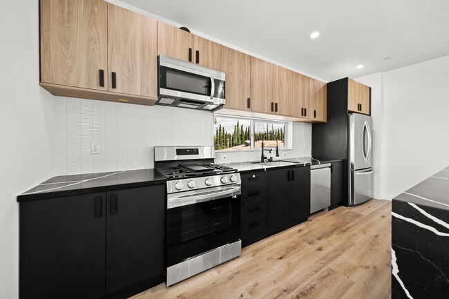 Building Photo - 6049 Craner Ave