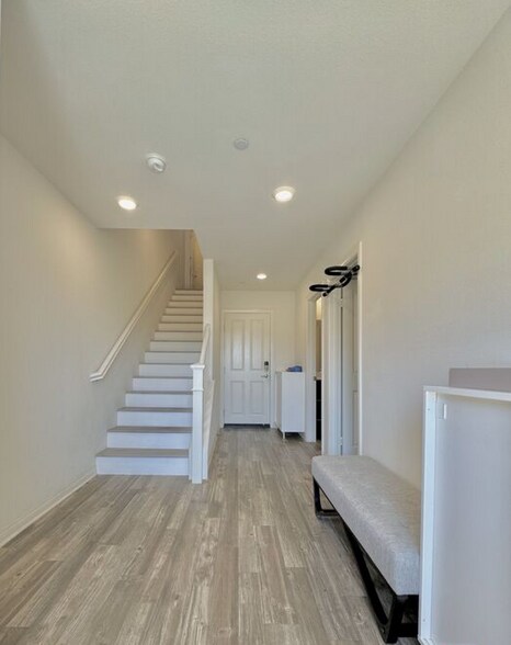 Building Photo - 14416 Plum Ln