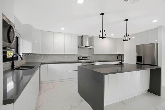 Building Photo - 17701 SW 92nd Ct