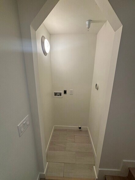 Building Photo - 438 W 71st St