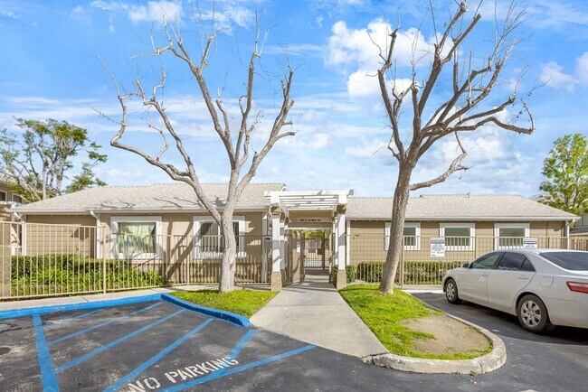 Building Photo - 2BD 2BTH B