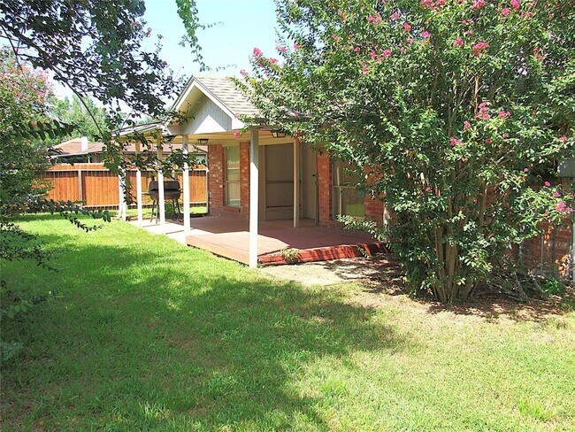 Building Photo - 18831 Droitwich Dr