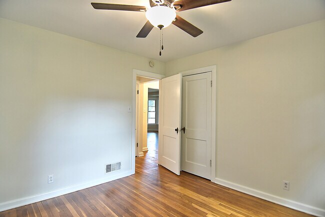 Building Photo - 2911 Shroyer Rd