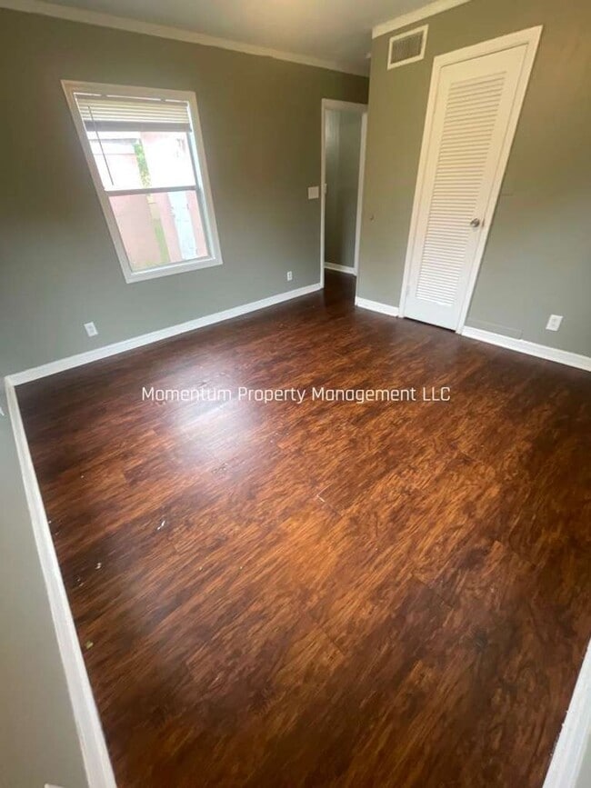Building Photo - 1124 N Brunnell Pkwy