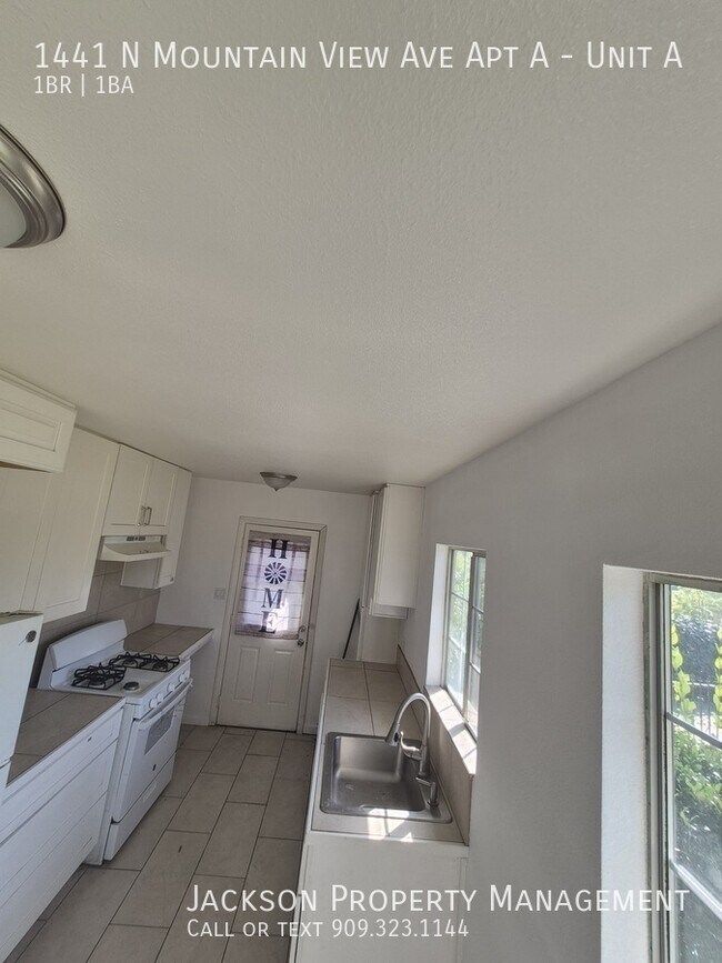 Building Photo - 1441 N Mountain View Ave