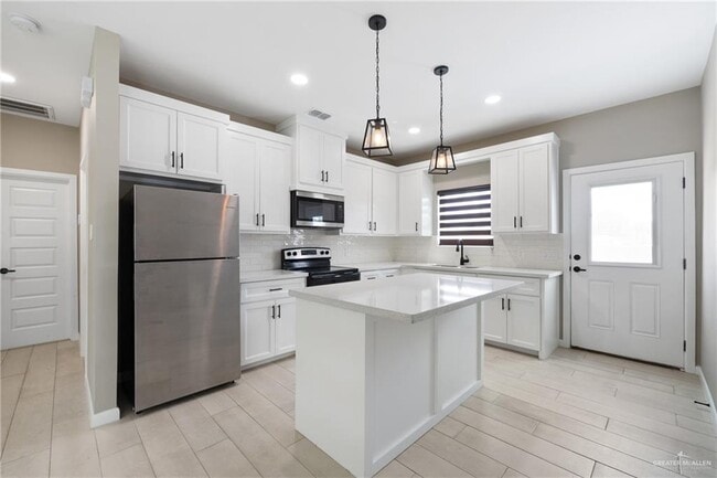 Building Photo - 11 N Hester St