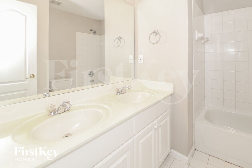 Building Photo - 1557 Grove Arbor Terrace