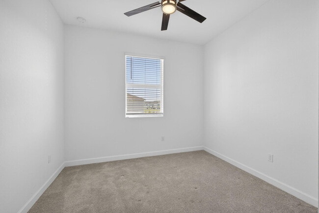 Building Photo - 846 SE grovebush Ln