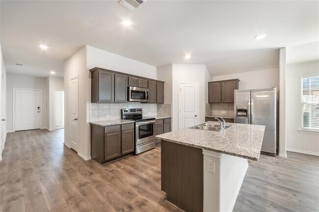 Building Photo - 913 Alton Dr