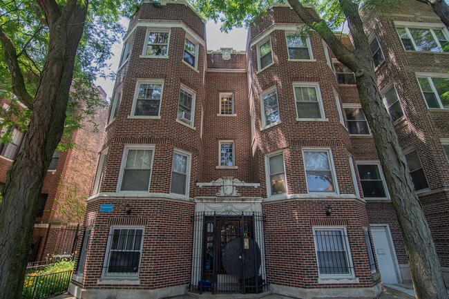 Primary Photo - 7648 N Greenview Ave
