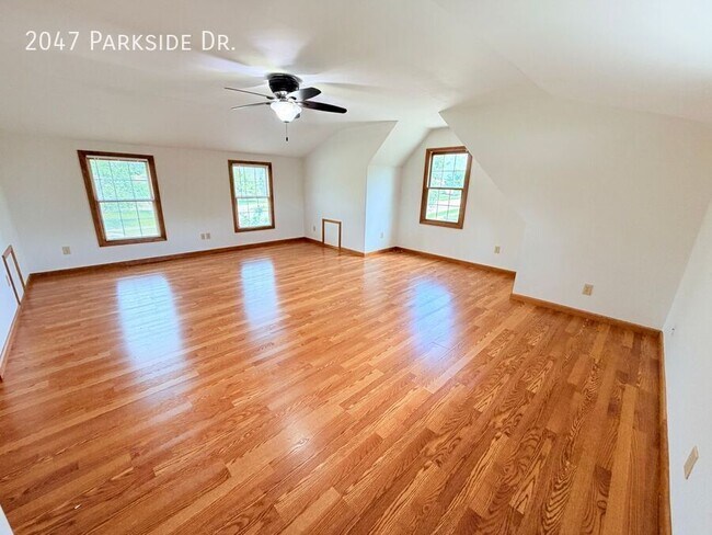 Building Photo - 2047 Parkside Dr