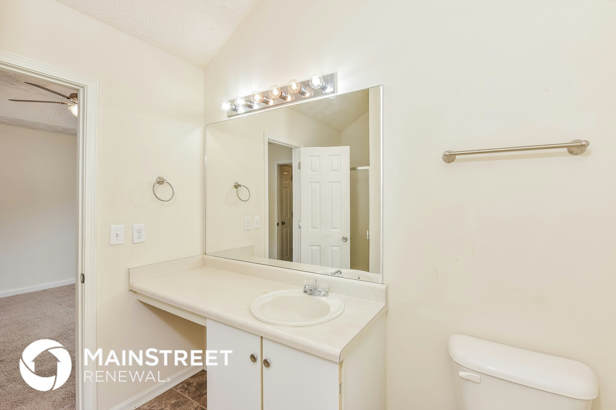 Building Photo - 3552 6 Oaks Ct