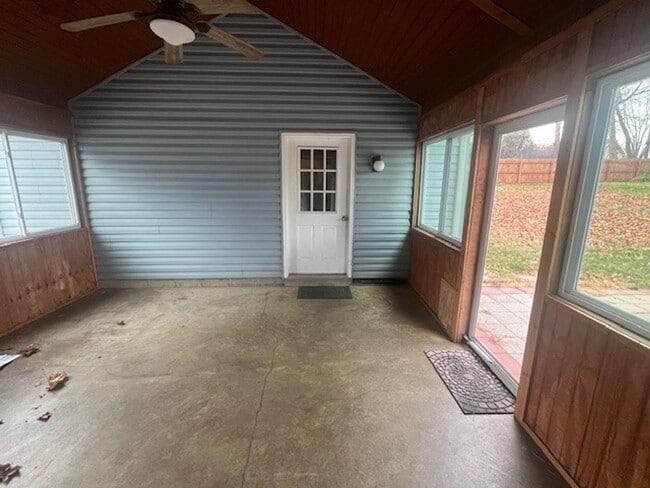 Building Photo - LOVELY CAPE COD WITH 4 BEDS, 2 BATHS AND GARAGE