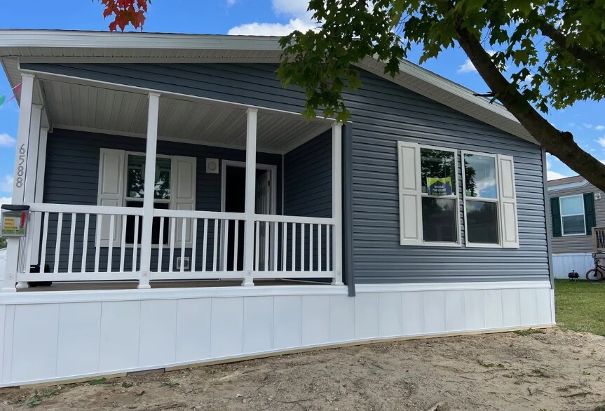 Building Photo - 6588 N Hampshire Dr