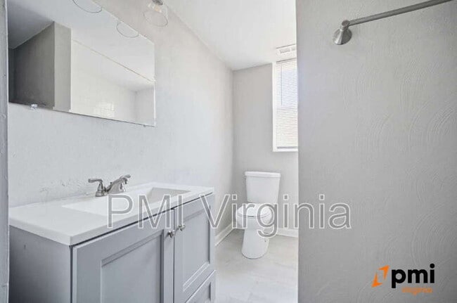 Building Photo - 703 W 29th St