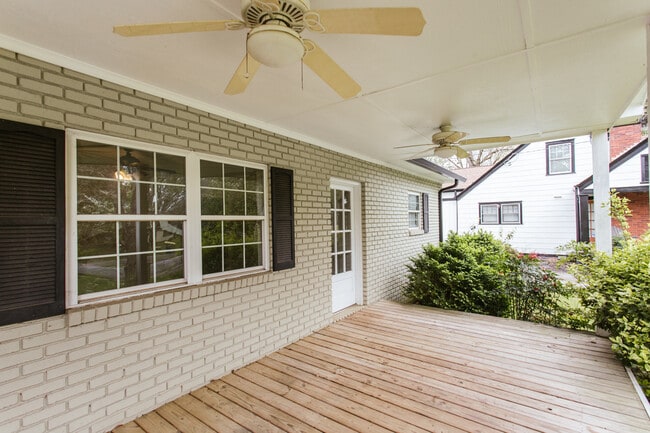 Building Photo - 255 Sunset Dr