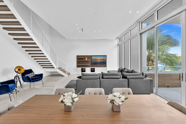 Building Photo - 3750 Yacht Club Dr