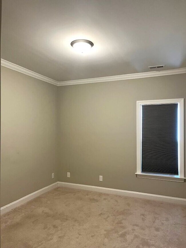 Building Photo - ~~ Beautiful 3-bedroom Home ~~