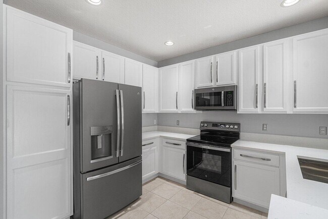 Building Photo - 8080 Briantea Dr